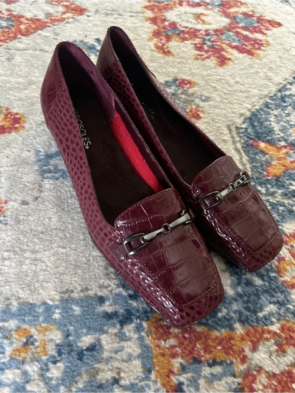 NWOT AEROSOLES Women's Croc-Embossed Bit Loafer in Burgundy